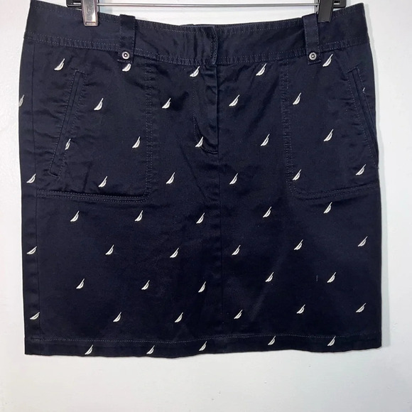 Nautica, 10, black sateen finish mini A-line skirt with white sailboats - Picture 1 of 6
